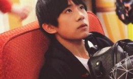 易烊千玺详细个人资料,多才多艺的青春偶像，全面发展的实力派新星